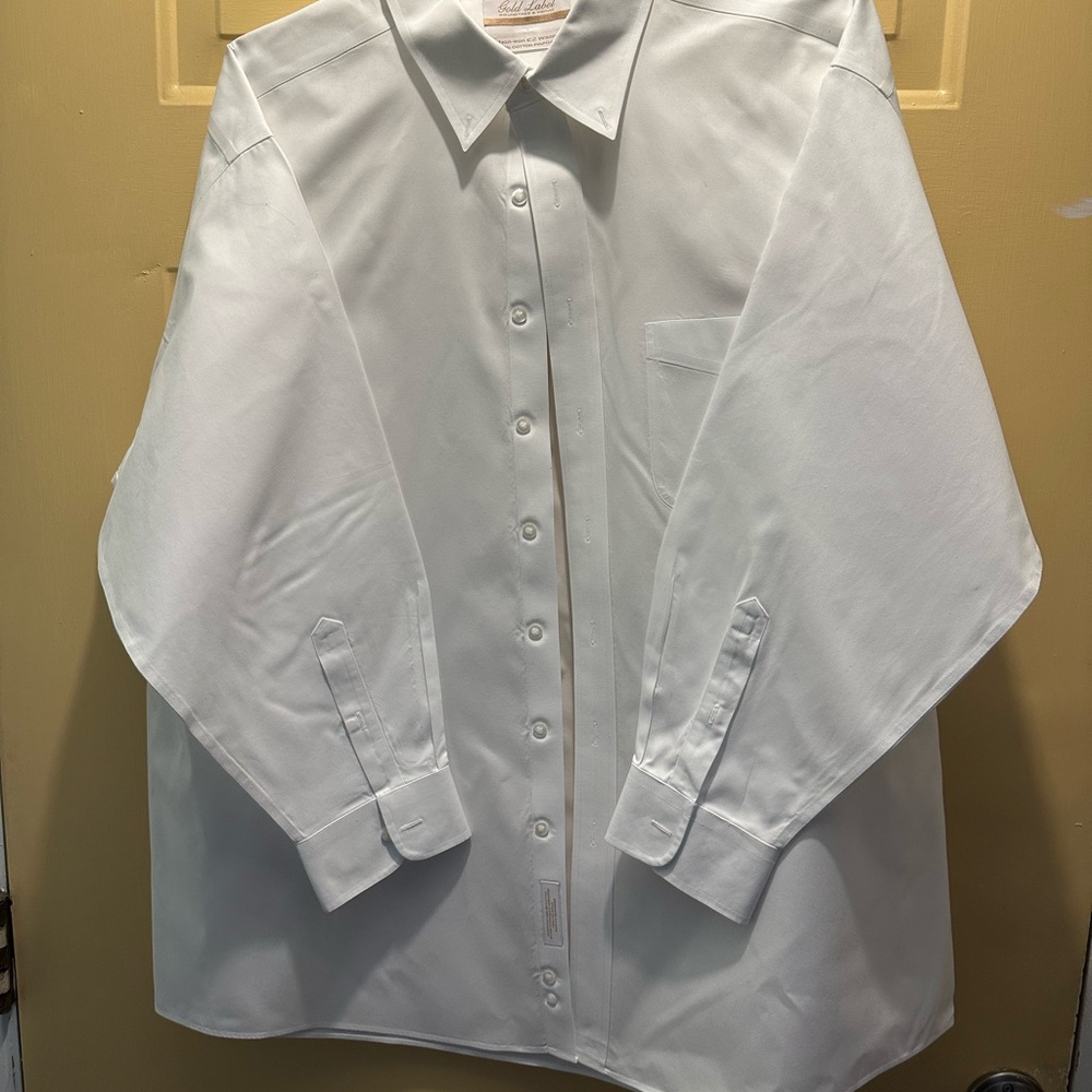Roundtree & Yorke White Dress Shirt with Pointed Collar